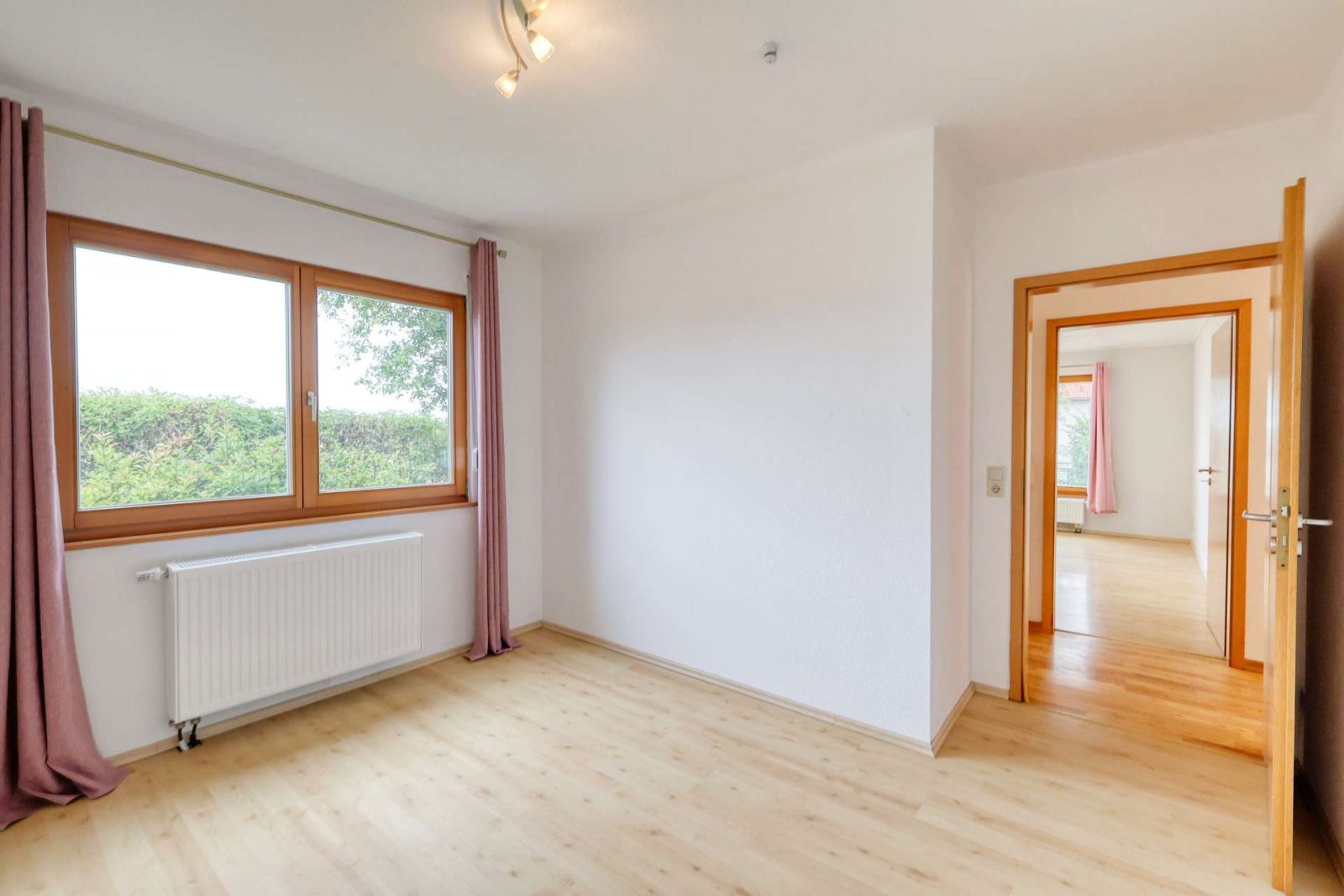 Schlafzimmer 2 EG Schlafzimmer 2 EG