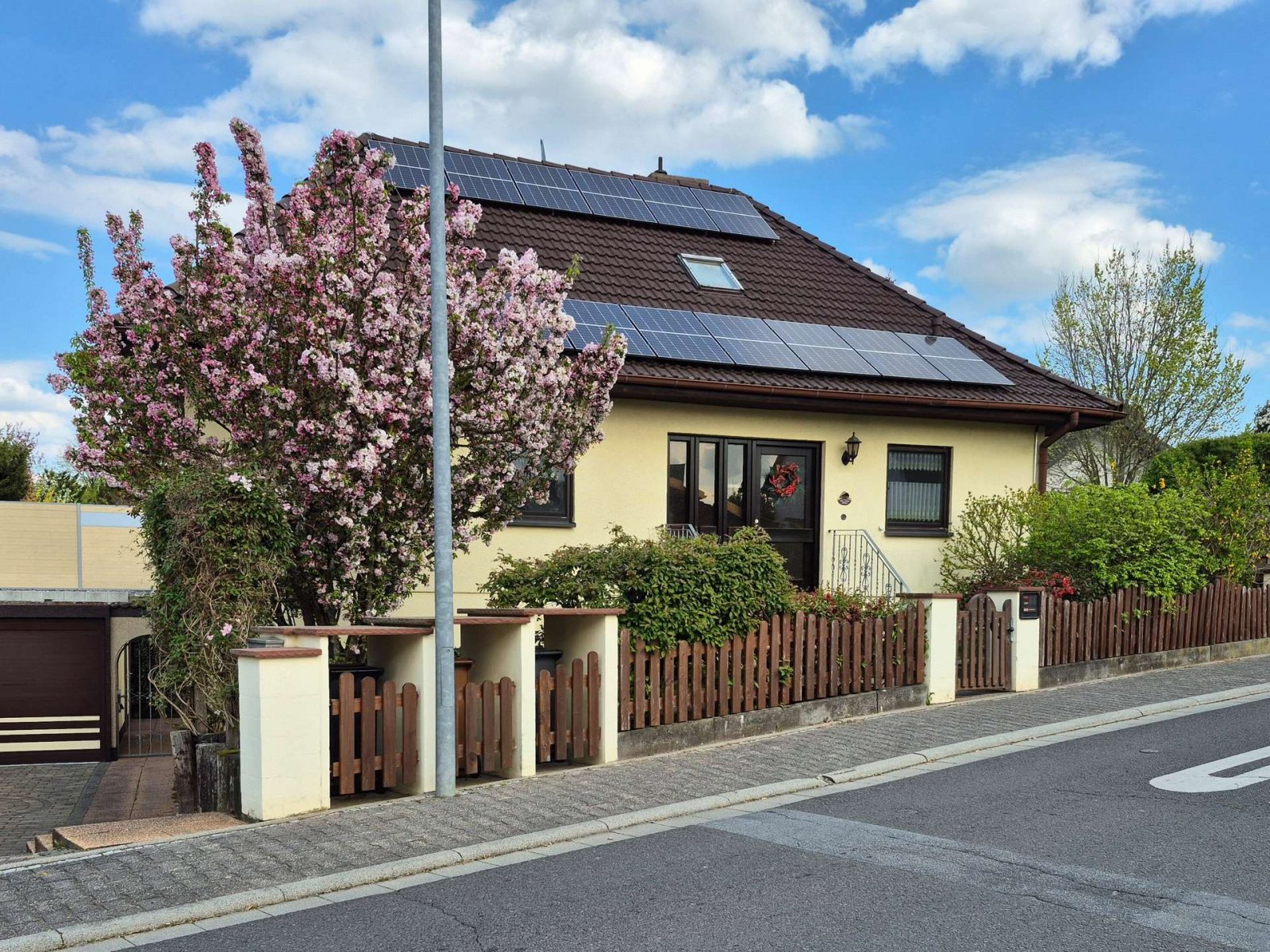 Mehr Haus fürs Geld: Einliegerwohnung, Ausbaureserve und sonniger Garten * Keine Käuferprovision Mehr Haus fürs Geld: Einliegerwohnung, Ausbaureserve und sonniger Garten * Keine Käuferprovision
