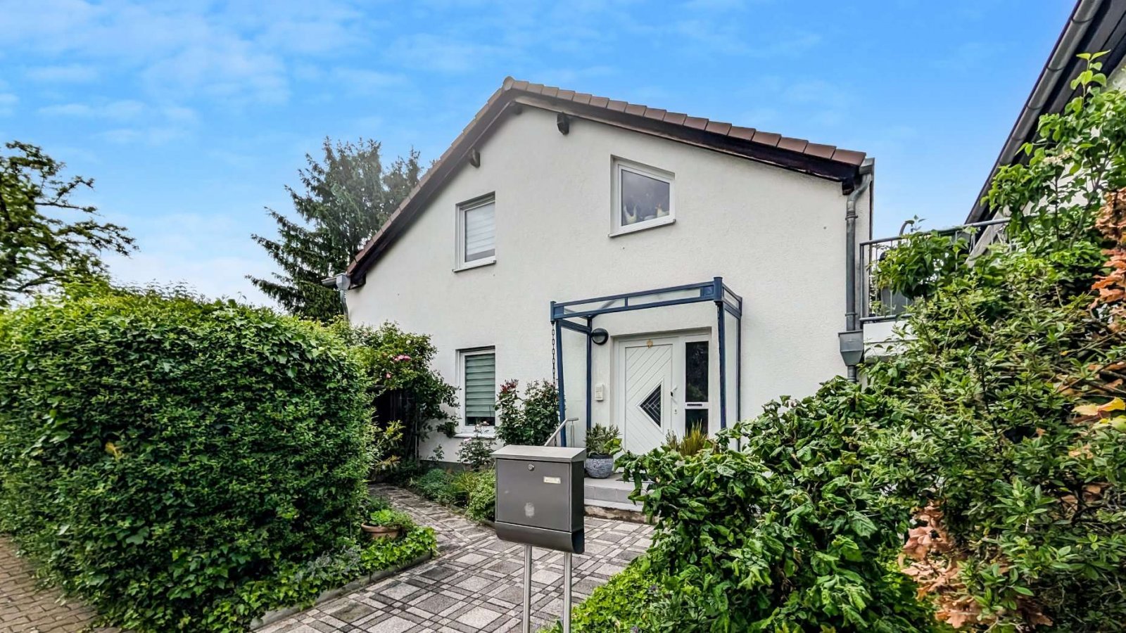 Modernes Wohnen mit Kamin, Pool und liebevoll angelegtem Garten * Keine Käuferprovision Modernes Wohnen mit Kamin, Pool und liebevoll angelegtem Garten * Keine Käuferprovision